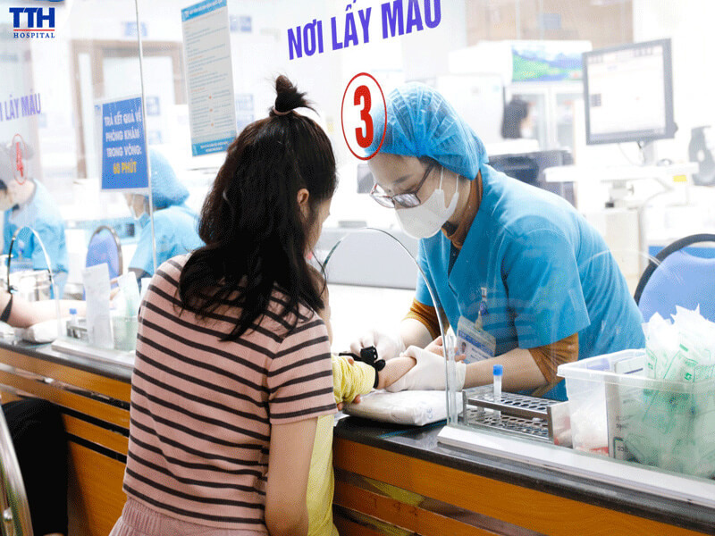 KHÁM VÀ ĐIỀU TRỊ SỐT XUẤT HUYẾT TẠI TTH VINH
