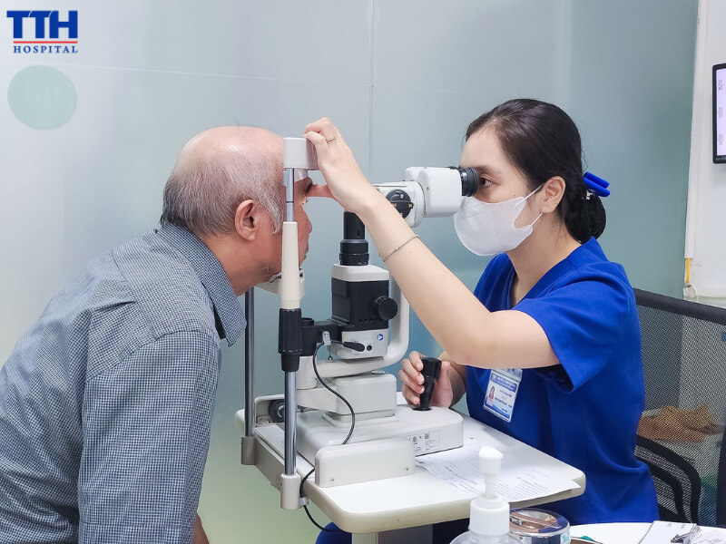 Khi nào nên đi khám đục thủy tinh thể?