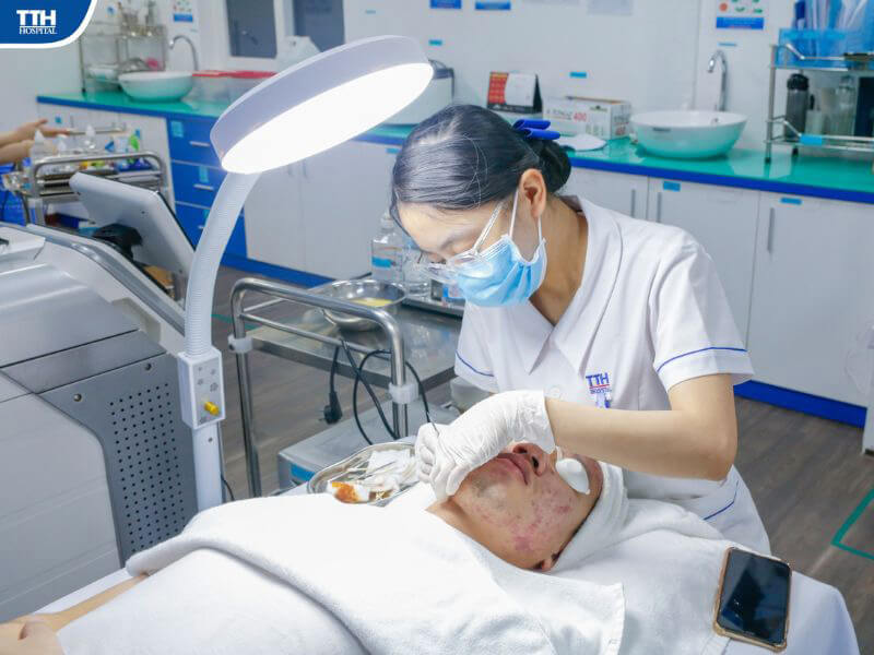 Phương pháp điều trị mụn trứng cá tùy theo từng mức độ