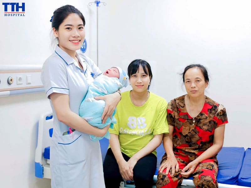 Tri Ân Những “Người Mẹ Thứ Hai” Của Sản Phụ Tại BVĐK TTH Vinh