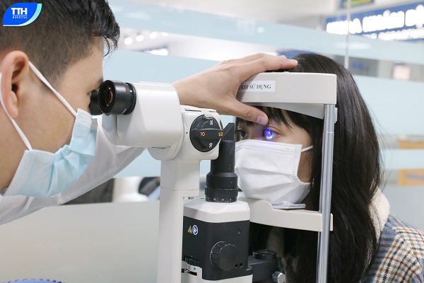 Khô mắt, mỏi mắt ...do sử dụng thiết bị điện tử nhiều giờ