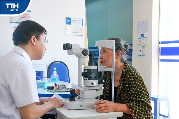 Đục thủy tinh thể - căn bệnh thường gặp ở người lớn tuổi